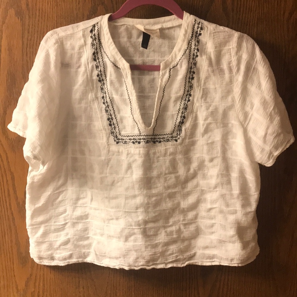 Universal Thread Semi-Crop Top *** - Picture 1 of 2